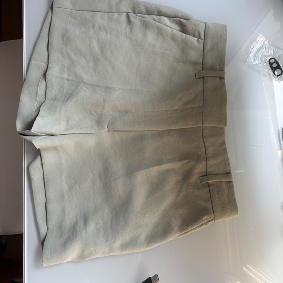 Aritzia Wilfred shorts size small. Light green- LIKE NEW - Picture 3 of 10